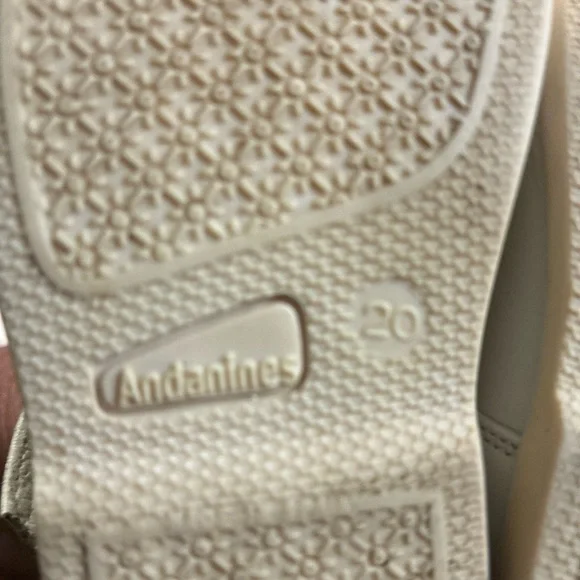 Lot of Newborn to Baby Shoes - Picture 6 of 12